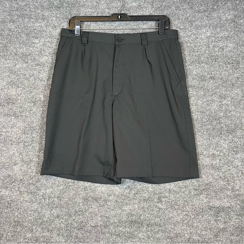 Under Armour Mens 32R Black Golf Active Semi Pleated Shorts